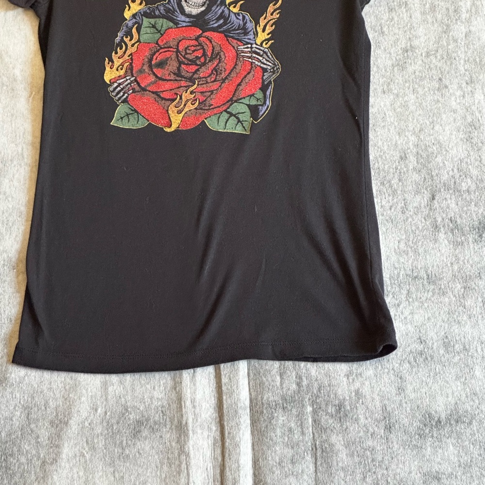 CLASSIC CREW WOMANS SKELETON ROSE GRAPHIC TEE SZ SMALL - Picture 7 of 8